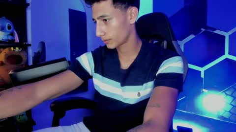 Snapshot of maximo_romano chatting on July 27, 7:43 pm Maximo online show from July 27, 7:43 pm