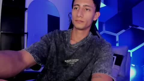 Snapshot of maximo_romano chatting on August 5, 7:17 pm Maximo online show from August 5, 7:17 pm