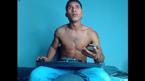Snapshot of maximo_vega_new chatting on December 16, 3:40 am Maximo Aron Vega online show from December 16, 3:40 am