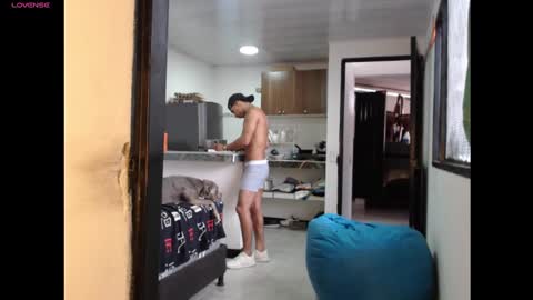 Snapshot of maximo_vega_new chatting on December 23, 3:55 pm Maximo Aron Vega online show from December 23, 3:55 pm