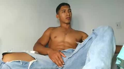 Snapshot of maximo_vega_new chatting on November 27, 9:17 pm Maximo Aron Vega online show from November 27, 9:17 pm