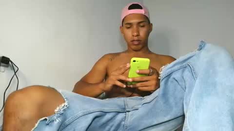 Snapshot of maximo_vega_new chatting on December 17, 11:44 pm Maximo Aron Vega online show from December 17, 11:44 pm