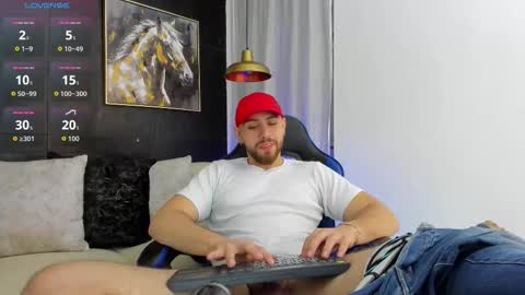 Snapshot of maximo_wolf1 chatting on October 28, 9:17 pm Maximo Wolf online show from October 28, 9:17 pm