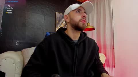 Snapshot of maximo_wolf1 chatting on November 2, 8:00 pm Maximo Wolf online show from November 2, 8:00 pm