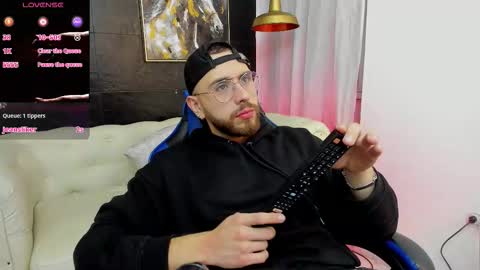 Snapshot of maximo_wolf1 chatting on November 13, 10:41 pm Maximo Wolf online show from November 13, 10:41 pm