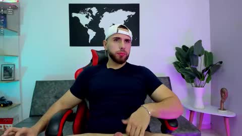 Snapshot of maximo_wolf1 chatting on November 25, 8:42 pm Maximo Wolf online show from November 25, 8:42 pm