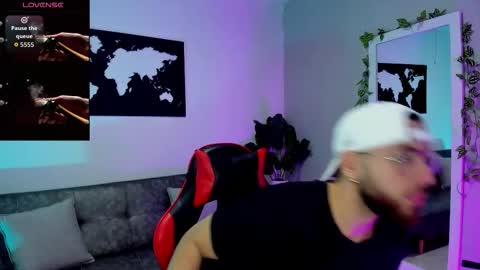 Snapshot of maximo_wolf1 chatting on December 4, 7:00 pm Maximo Wolf online show from December 4, 7:00 pm