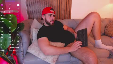 Maximo Wolf online show from April 21, 2:51 am