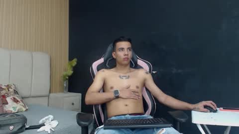 MaximoGray online show from January 15, 7:50 pm