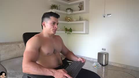 Snapshot of maximohoot chatting on July 5, 5:31 pm Sebastian online show from July 5, 5:31 pm