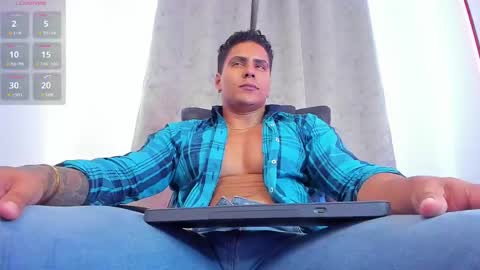 Maximoscott online show from February 1, 4:22 pm