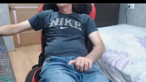 Snapshot of maximus3334 chatting on July 2, 12:00 pm maximus3334 online show from July 2, 12:00 pm