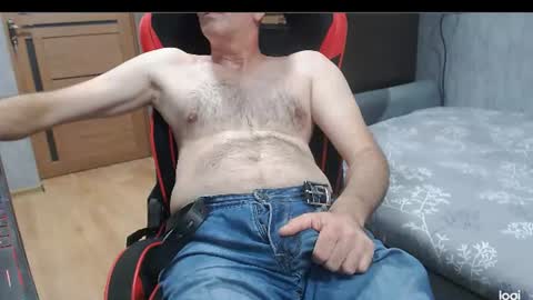 Snapshot of maximus3334 chatting on August 5, 11:17 pm maximus3334 online show from August 5, 11:17 pm