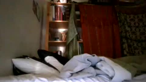 Max online show from April 25, 1:08 am