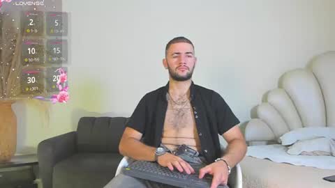 Snapshot of maximusclark1_ chatting on June 19, 12:09 pm Maximus online show from June 19, 12:09 pm