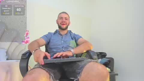 Snapshot of maximusclark1_ chatting on July 17, 12:23 pm Maximus online show from July 17, 12:23 pm