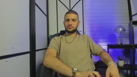 Snapshot of maximusdick1_ chatting on October 4, 11:14 pm Maximus online show from October 4, 11:14 pm