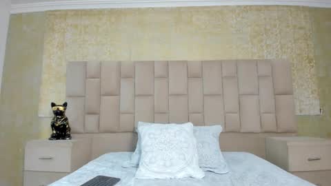 Snapshot of maximusdick1_ chatting on October 17, 4:04 am Maximus online show from October 17, 4:04 am