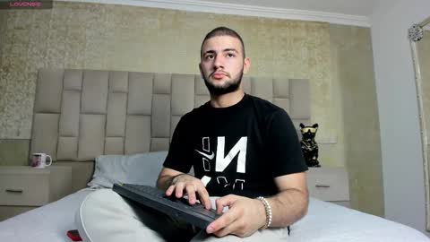 Snapshot of maximusdick1_ chatting on November 2, 8:22 pm Maximus online show from November 2, 8:22 pm