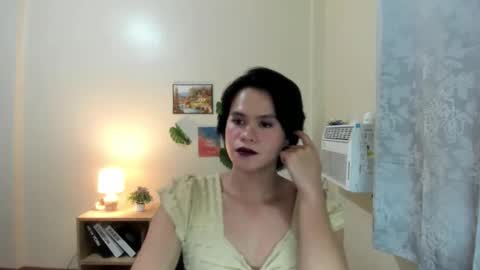 Snapshot of maxine_fucks chatting on October 22, 7:24 pm maxine_fucks online show from October 22, 7:24 pm