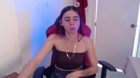 Snapshot of maxinesex_ chatting on May 11, 2:01 pm maxinesex_ online show from May 11, 2:01 pm