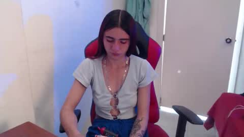 Snapshot of maxinesex_ chatting on June 1, 1:57 pm maxinesex_ online show from June 1, 1:57 pm