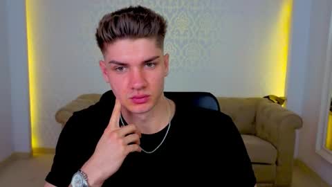 MaxKaiden online show from April 24, 11:45 am