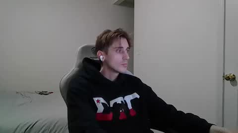 Snapshot of maxryderr chatting on December 17, 1:55 am Max Ryder online show from December 17, 1:55 am