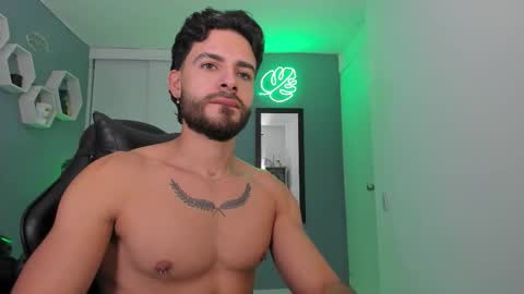 Snapshot of maxtowers chatting on January 15, 10:57 pm Maxi online show from January 15, 10:57 pm