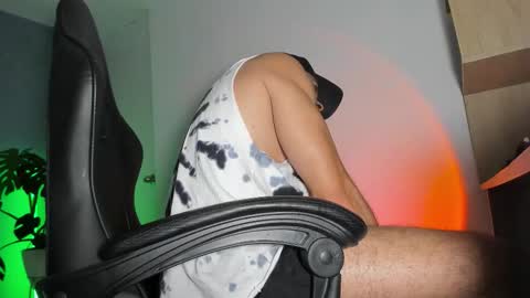 Snapshot of maxtowers chatting on February 10, 12:26 am Maxi online show from February 10, 12:26 am