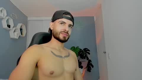 Snapshot of maxtowers chatting on February 15, 11:12 pm Maxi online show from February 15, 11:12 pm