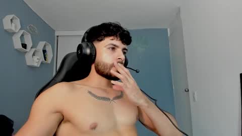 Snapshot of maxtowers chatting on March 6, 4:20 am Maxi online show from March 6, 4:20 am