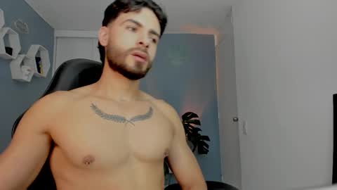 Snapshot of maxtowers chatting on March 12, 11:55 pm Maxi online show from March 12, 11:55 pm