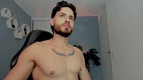 Snapshot of maxtowers chatting on March 21, 2:27 am Maxi online show from March 21, 2:27 am