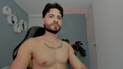 Snapshot of maxtowers chatting on March 29, 1:27 am Maxi online show from March 29, 1:27 am