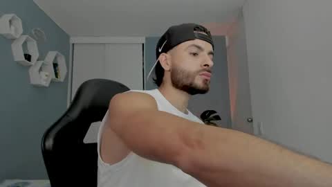 Snapshot of maxtowers chatting on March 30, 12:44 am Maxi online show from March 30, 12:44 am