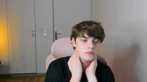 Max online show from March 1, 3:36 pm