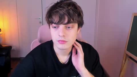 Max online show from March 7, 6:38 pm