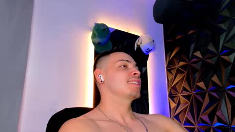 MAX online show from November 4, 9:58 pm