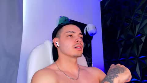 MAX online show from December 13, 7:53 pm