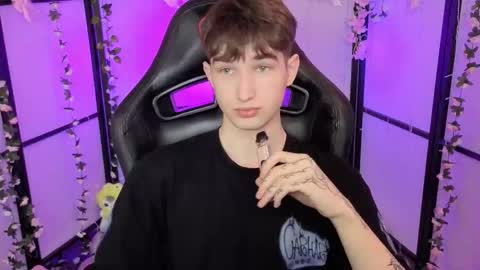 Max online show from November 25, 12:38 pm