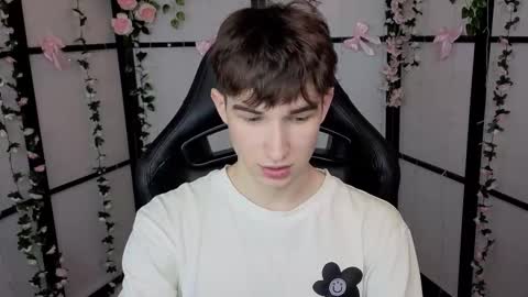 Max online show from November 29, 8:34 pm