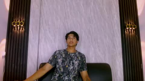Snapshot of maxwyatt_1 chatting on June 1, 4:36 am Max Wyatt online show from June 1, 4:36 am