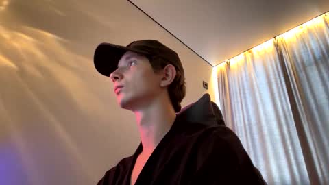 Snapshot of maxxxblaze_35 chatting on September 18, 4:47 am Max online show from September 18, 4:47 am