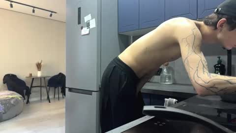 Snapshot of maxxxblaze_35 chatting on October 3, 5:26 am Max online show from October 3, 5:26 am