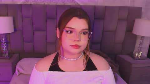 Maxine Minx online show from November 11, 7:30 am