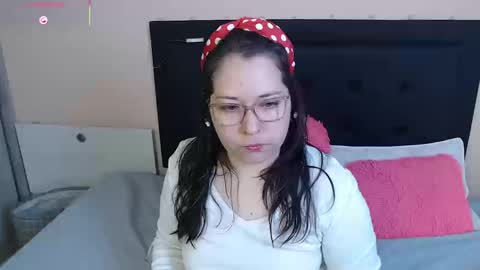 Snapshot of may_bloom chatting on September 17, 1:24 pm May online show from September 17, 1:24 pm