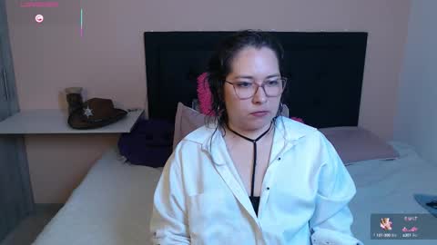 Snapshot of may_bloom chatting on October 21, 3:07 am May online show from October 21, 3:07 am