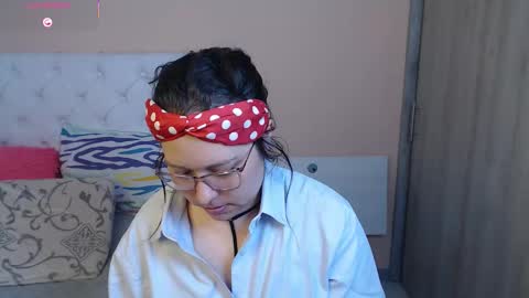 Snapshot of may_bloom chatting on November 28, 2:14 am May online show from November 28, 2:14 am