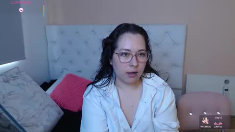 Snapshot of may_bloom chatting on January 6, 7:39 pm May online show from January 6, 7:39 pm